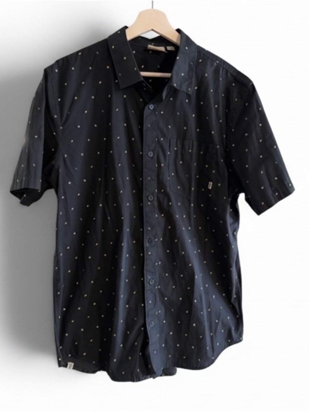 Vans Menβs Large Navy Blue Short-Sleeve Button-Down Shirt with Tiny Dot Print